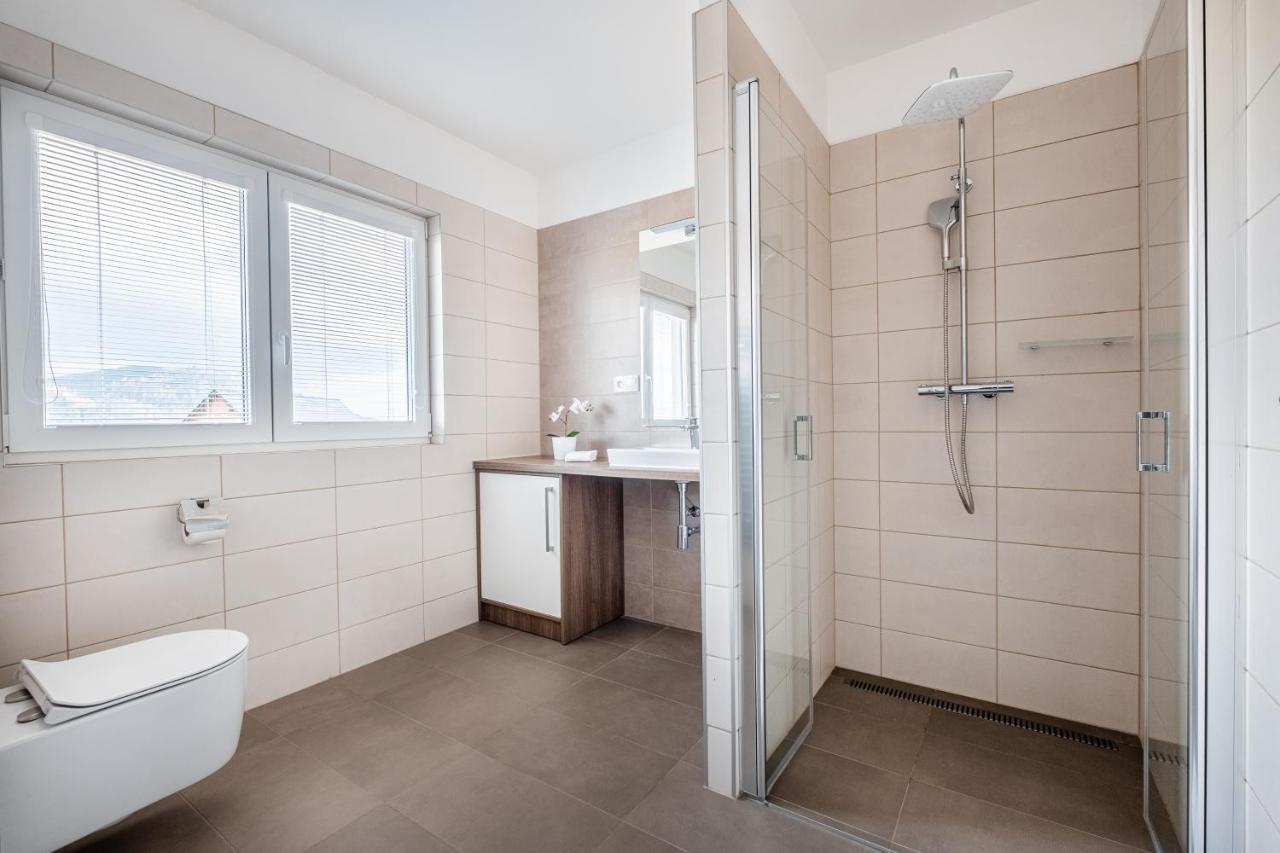 Apartmany Zabukem Mlynicky Dvur ภายนอก รูปภาพ