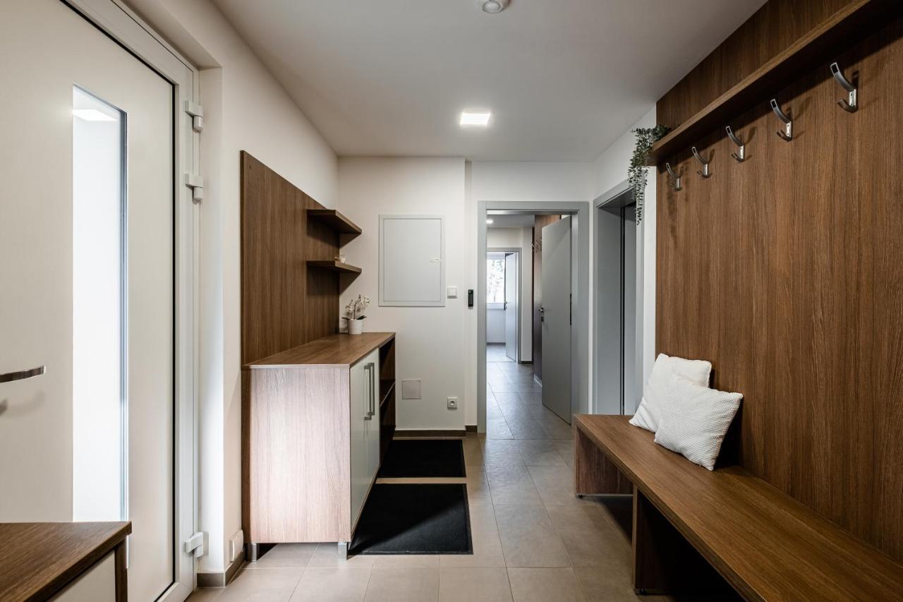 Apartmany Zabukem Mlynicky Dvur ภายนอก รูปภาพ