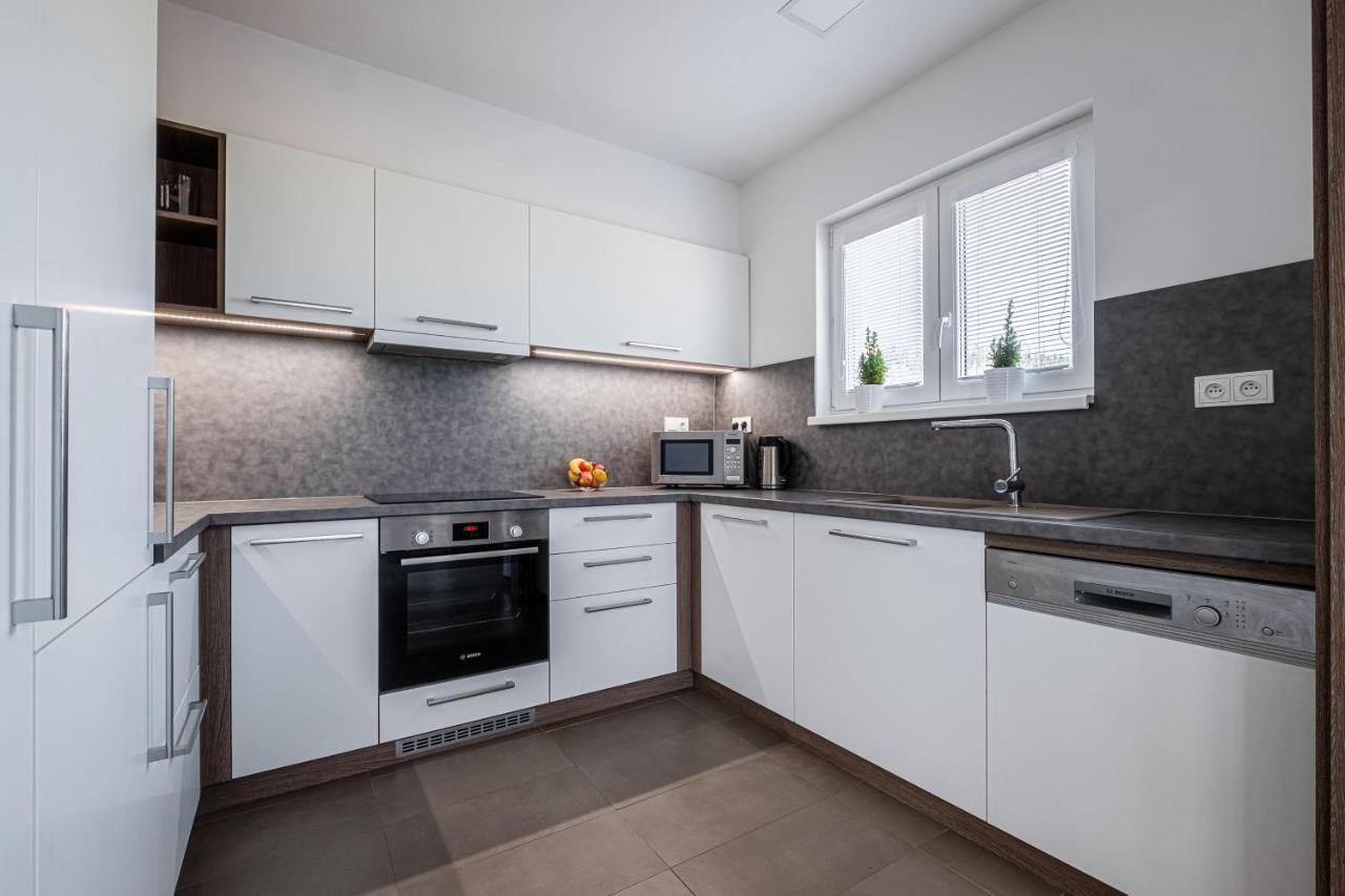 Apartmany Zabukem Mlynicky Dvur ภายนอก รูปภาพ